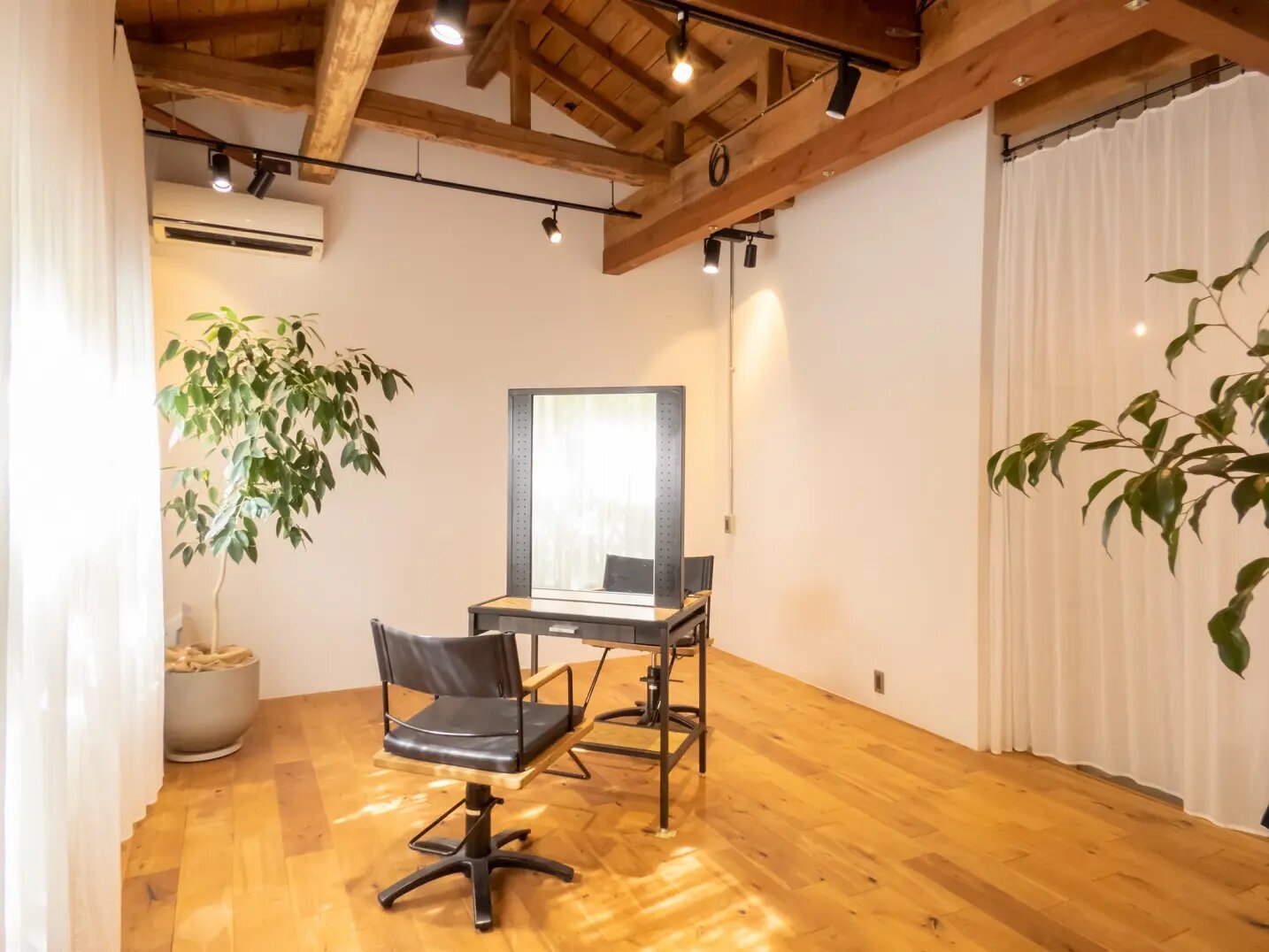 hair salon COFUL の店内